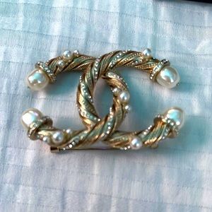 Blogger Alert!!!!🚨BROOCH